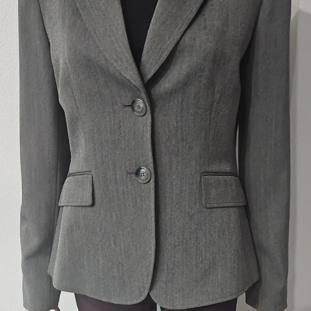 Tahari Elegant Women's Gray Blazer